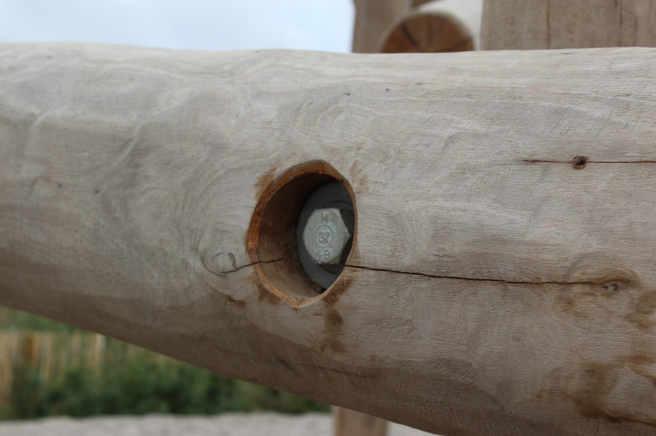 Child climbing on a wooden sructure